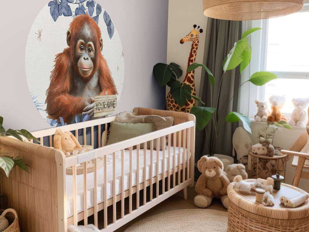 Jonge orang-oetan in de jungle blauw