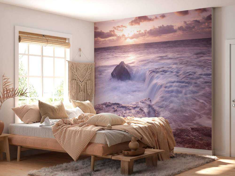 Wilde zee tijdens zonsondergang