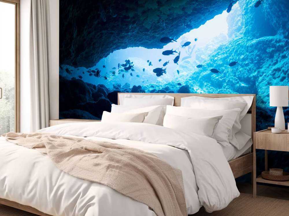 Smalle grot met vissen