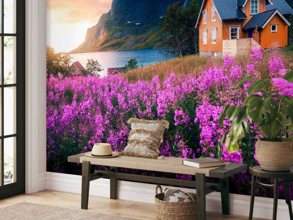 Oranje huis aan paarse fjord