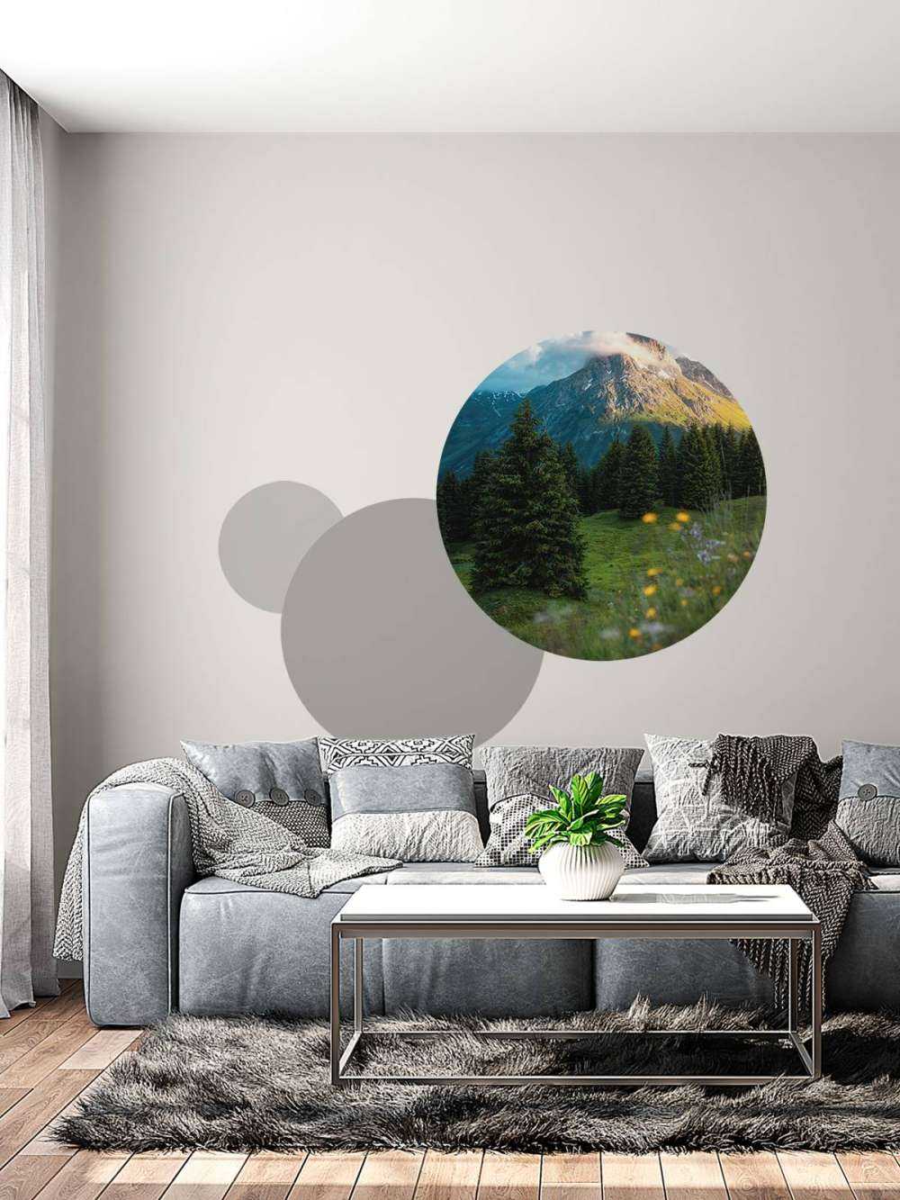 Bergweide in ochtendnevel