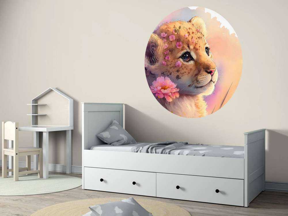 Dromerige welp tussen de bloemen