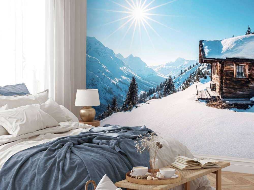 Winterzon boven houten berghut