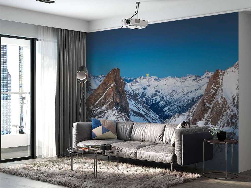 Maanlicht boven alpiene pieken