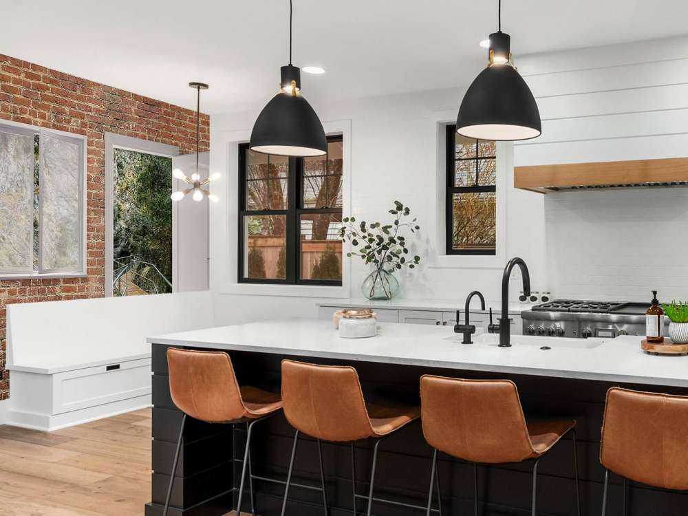 Bosbrug tussen rots en groen