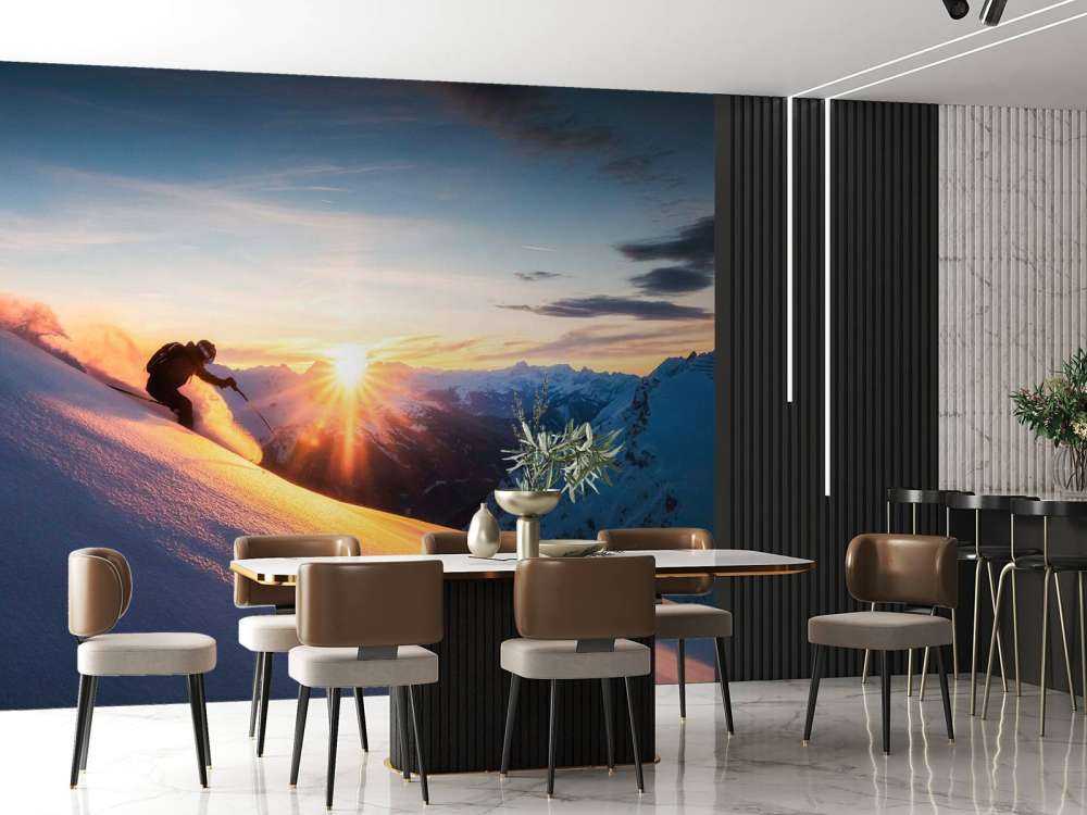 Skiër in de vurige bergzon