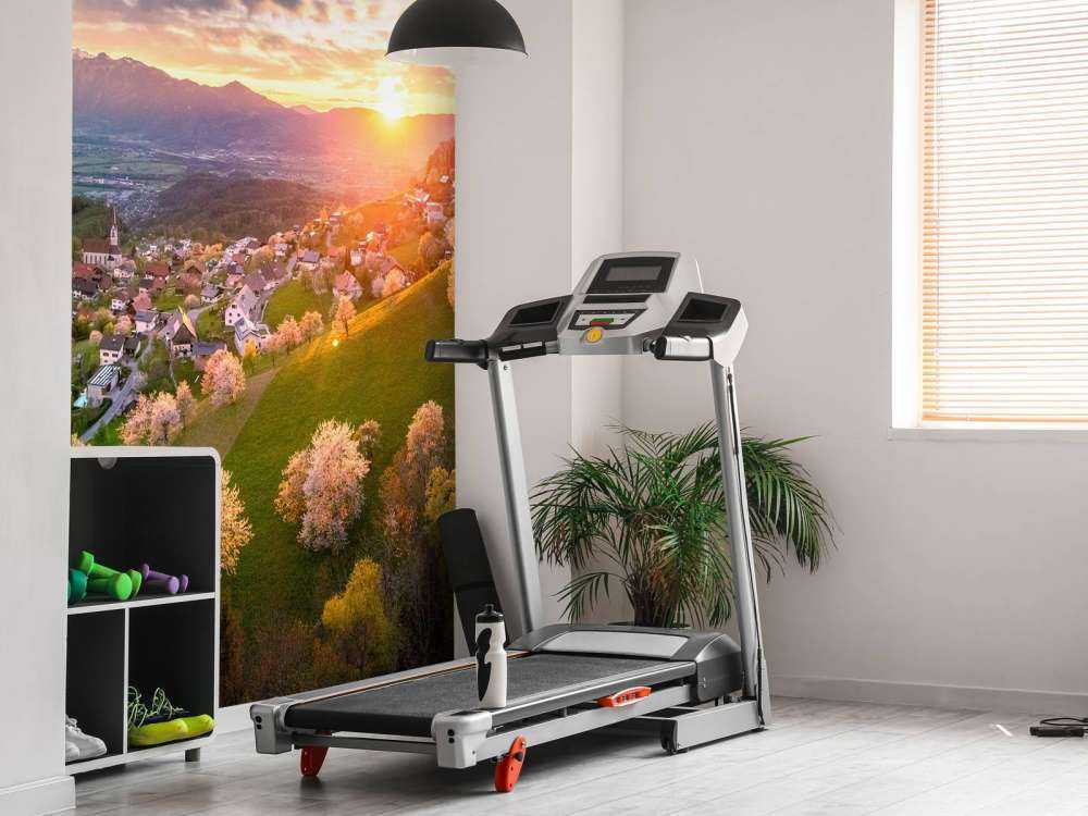 Heuveldorp in lentegloed