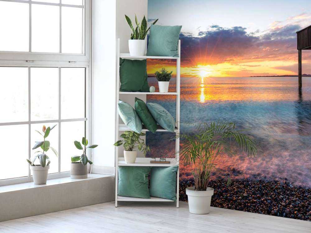 Zonsondergang aan rustige steigerwoning