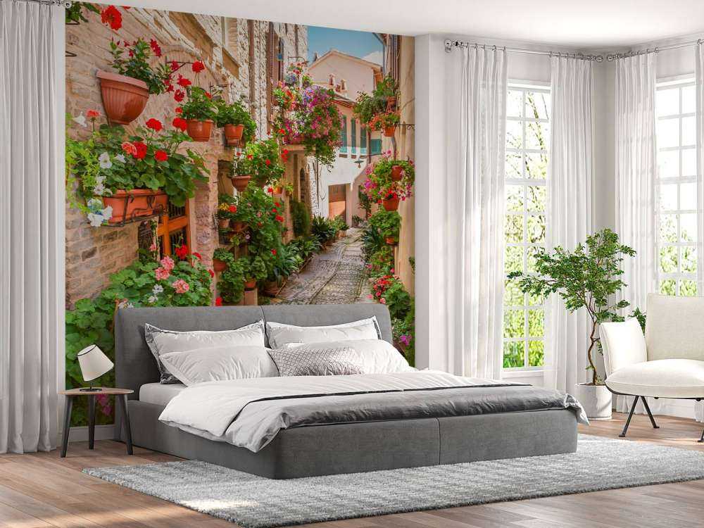 Gezellig straatje met bloemen in Italië