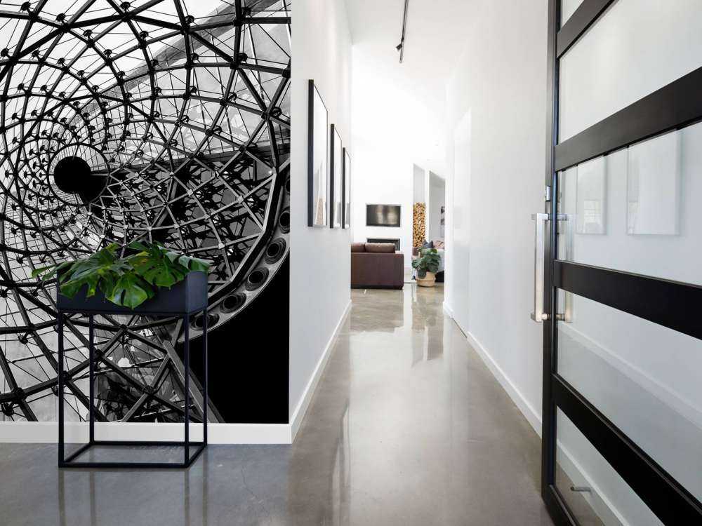 Spiraalvormige architectuur in zwart-wit