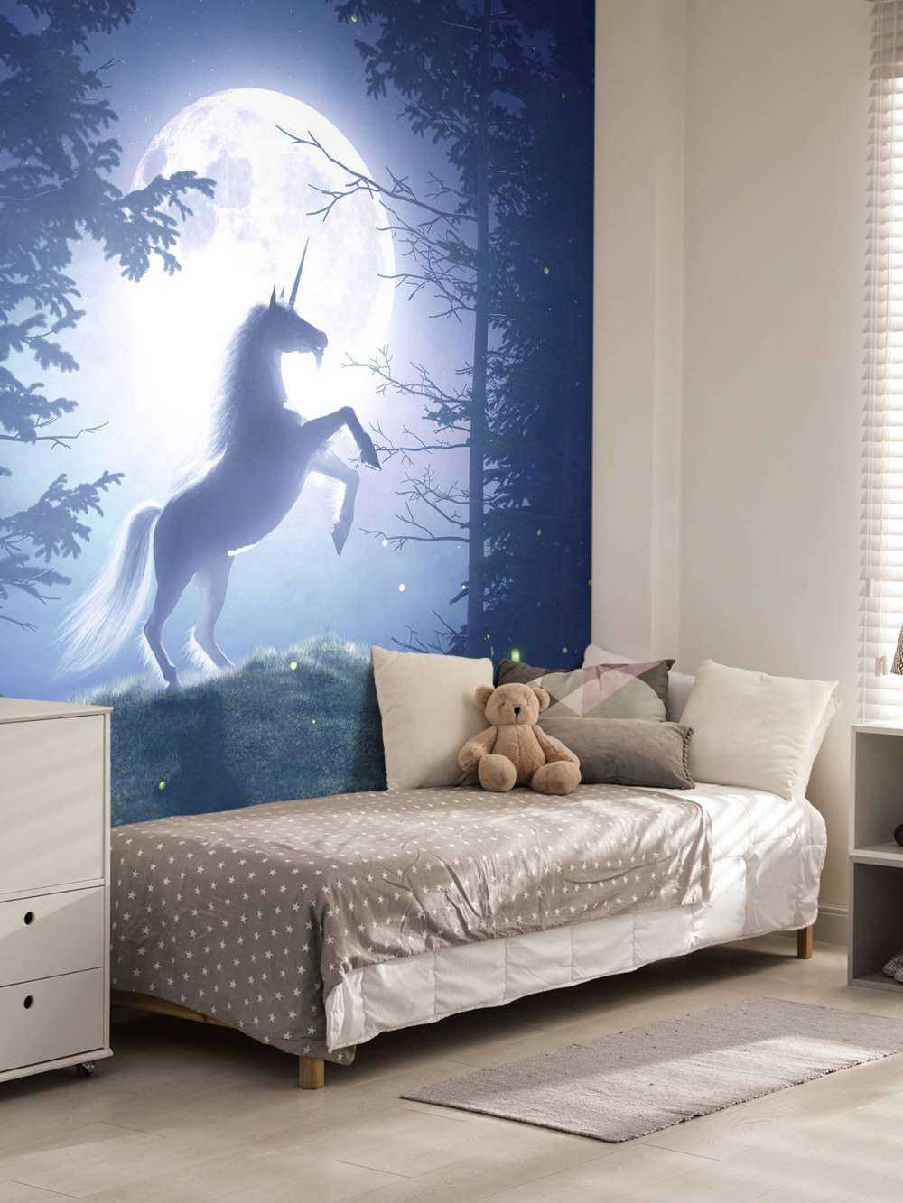 Unicorn bij volle maan