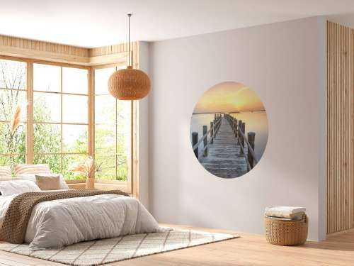 Houten steiger bij zonsondergang