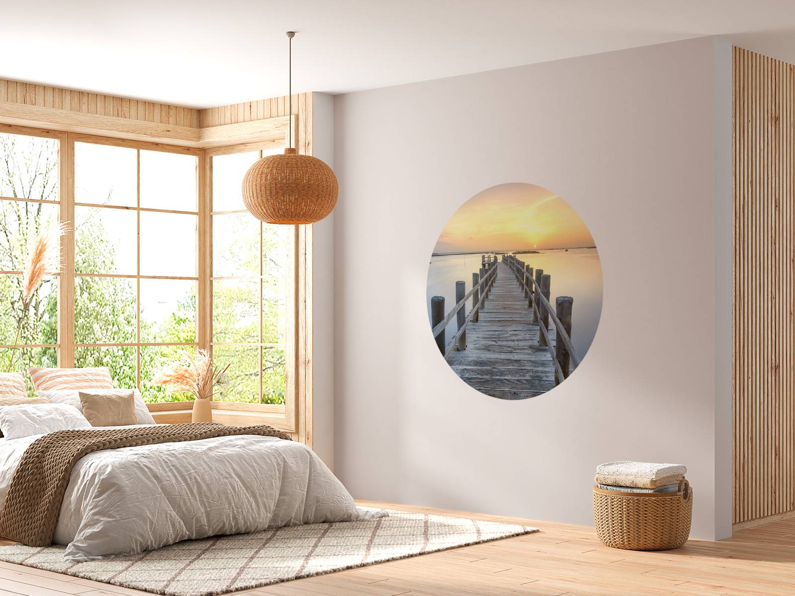 Houten steiger bij zonsondergang