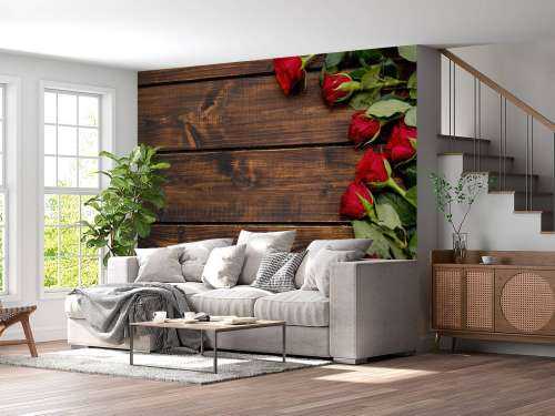 Rode rozen op hout