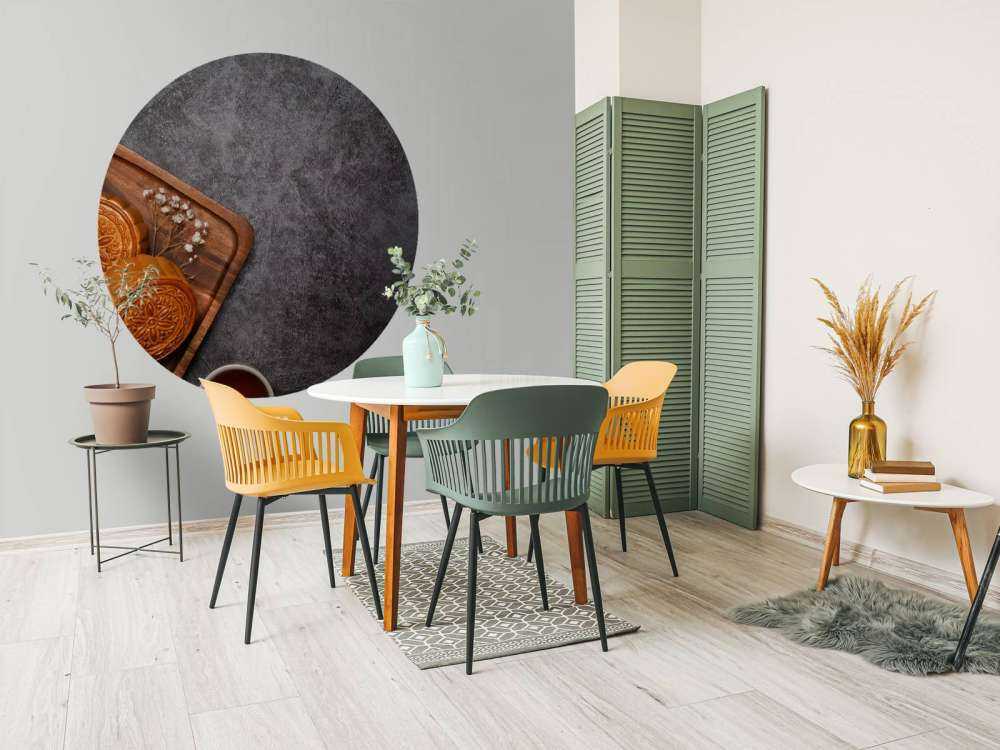 Maan koeken op een zwart aanrecht