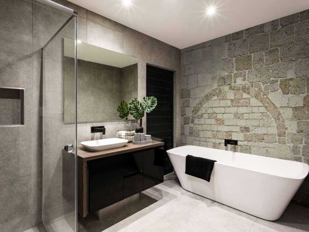 Oude stenen muur met boog