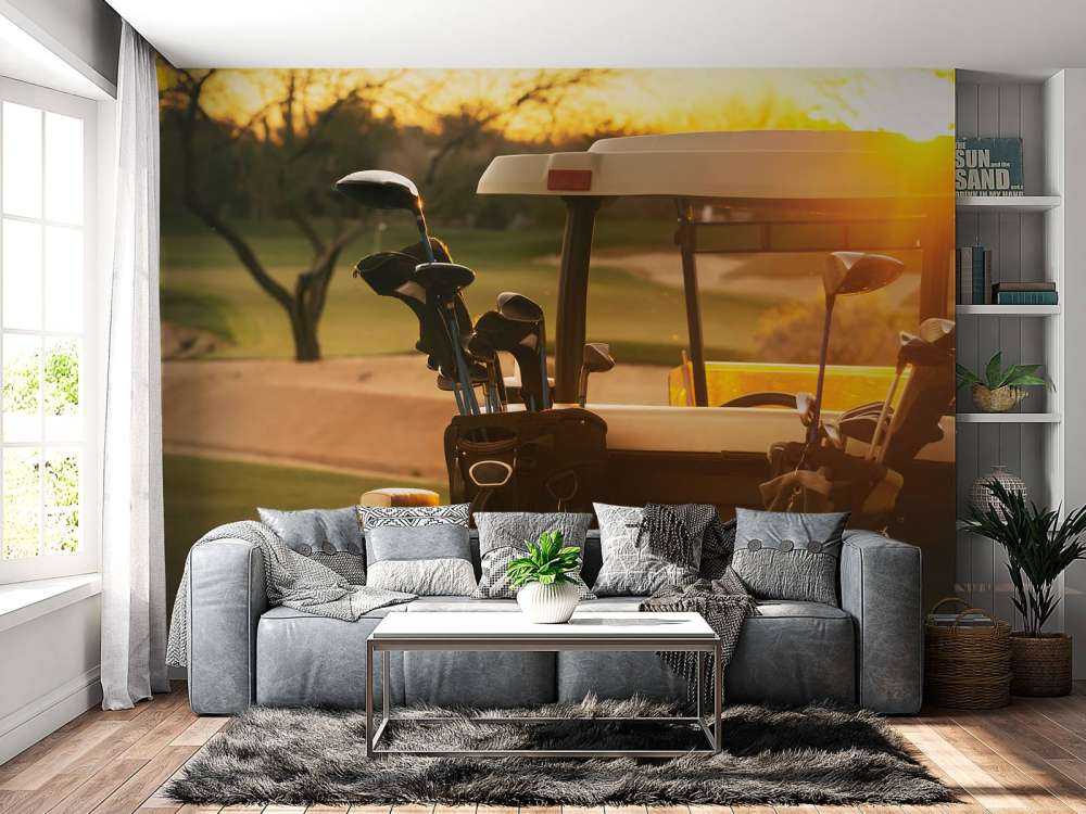 Golfwagen bij zonsondergang