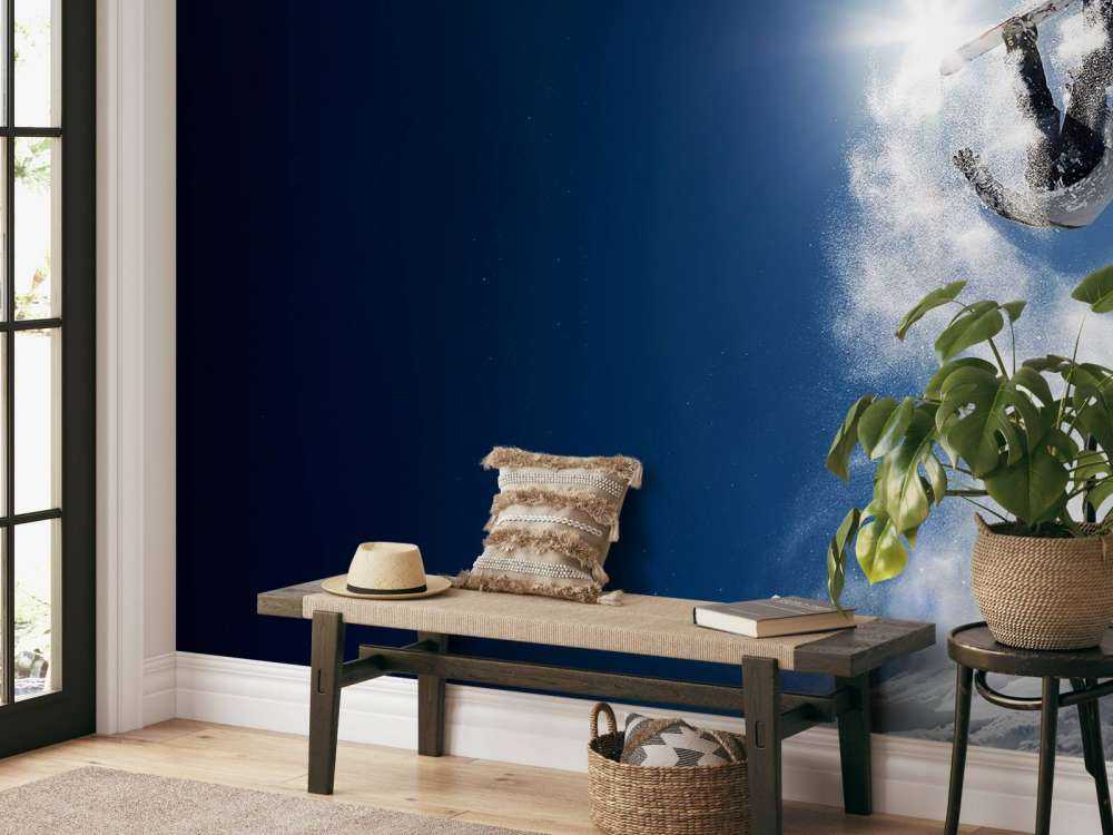 Snowboarder maakt een backflip