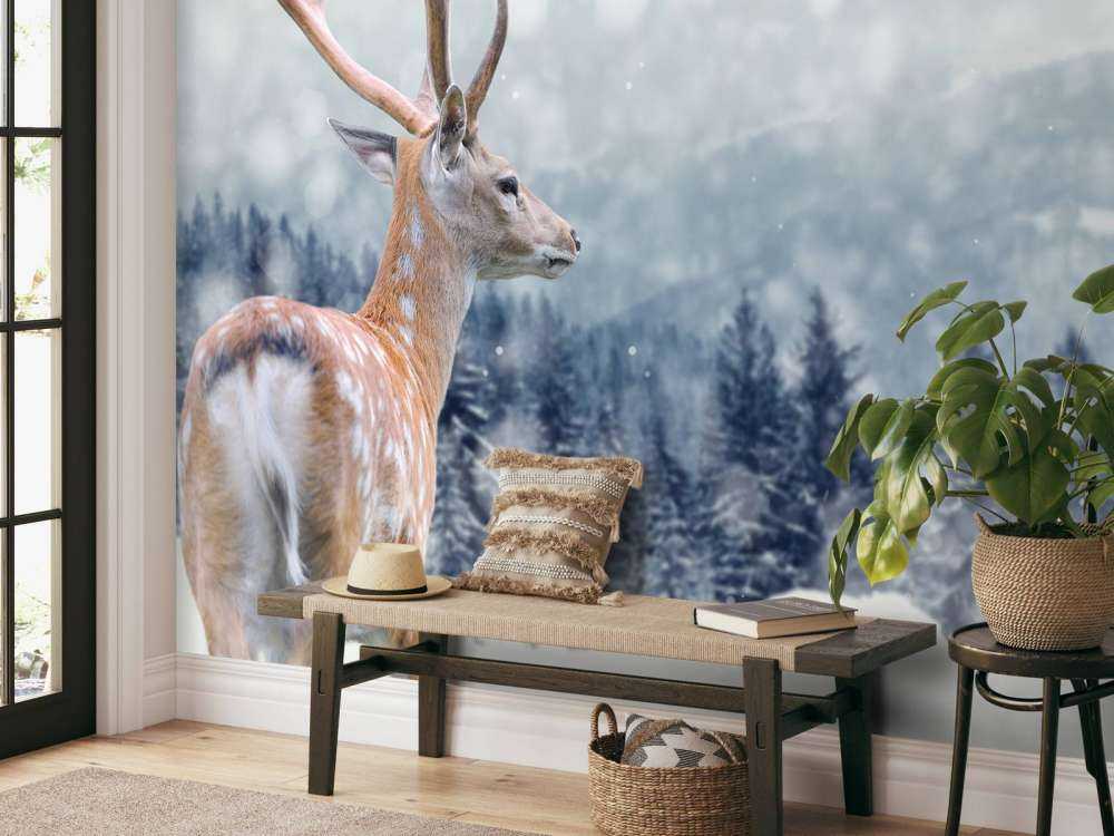 Winter Hert met Groen bos achtergrond