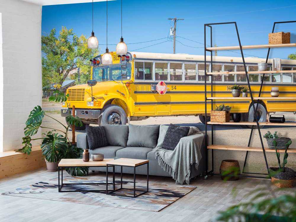 Traditionele gele schoolbus op een parkeerterrein