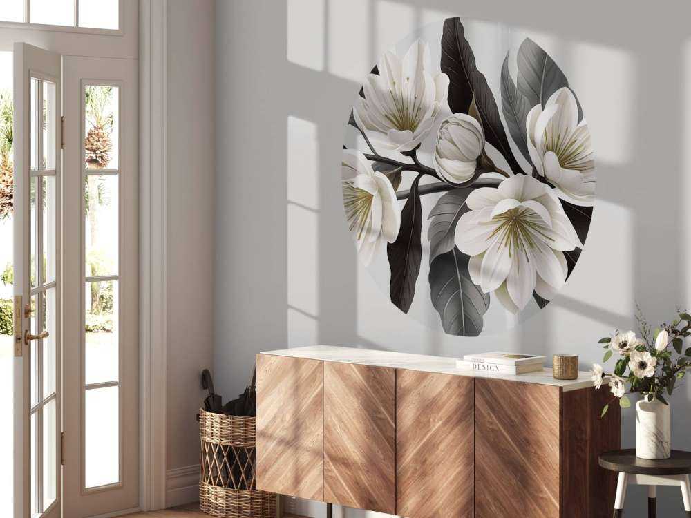 Witte magnoliabloemen met donkere bladeren