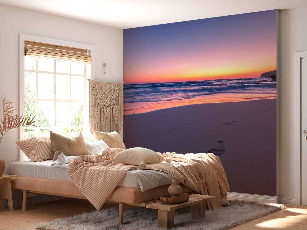 Voetstappen in zachte avondlicht