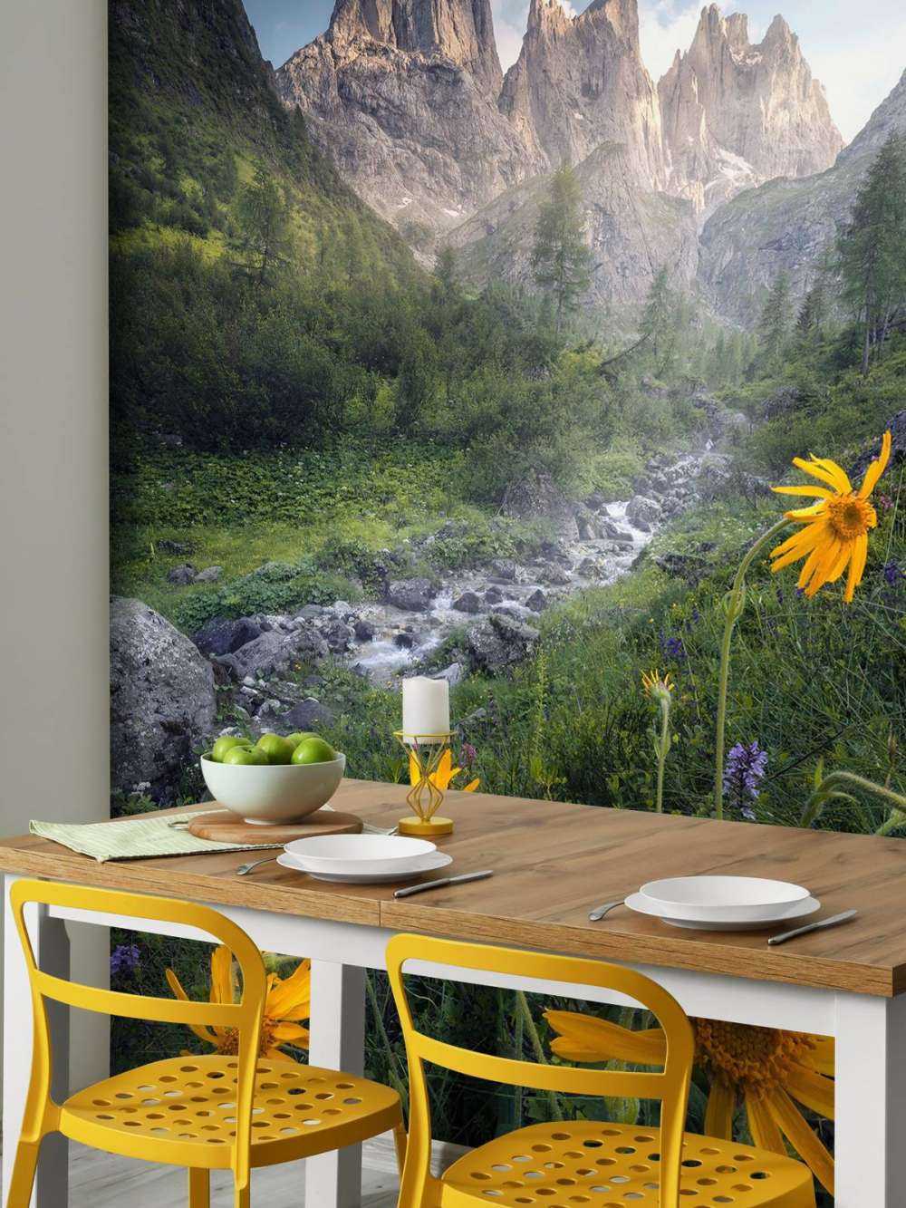 Gele Alpenbloemen in Bergvallei