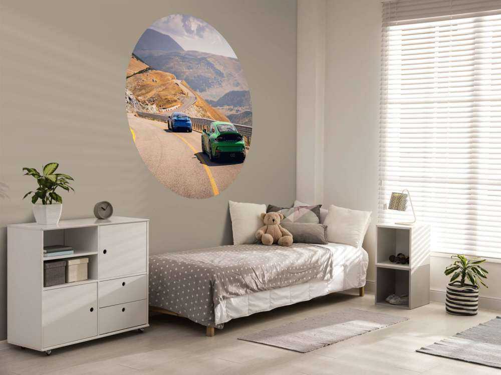 Slingerweg door de bergen