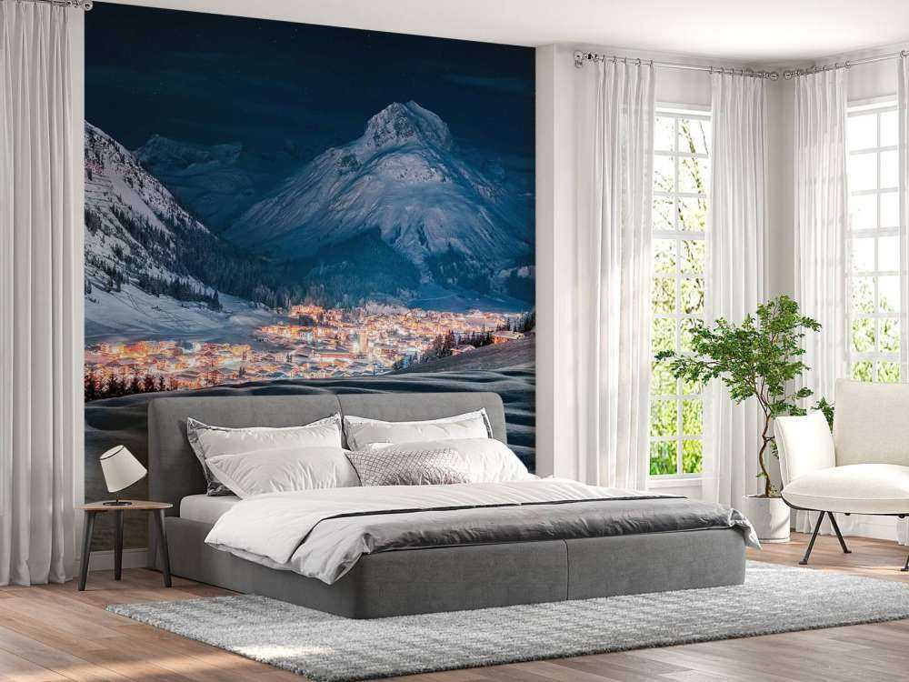 Winterdorp onder maanlicht in alpenvallei