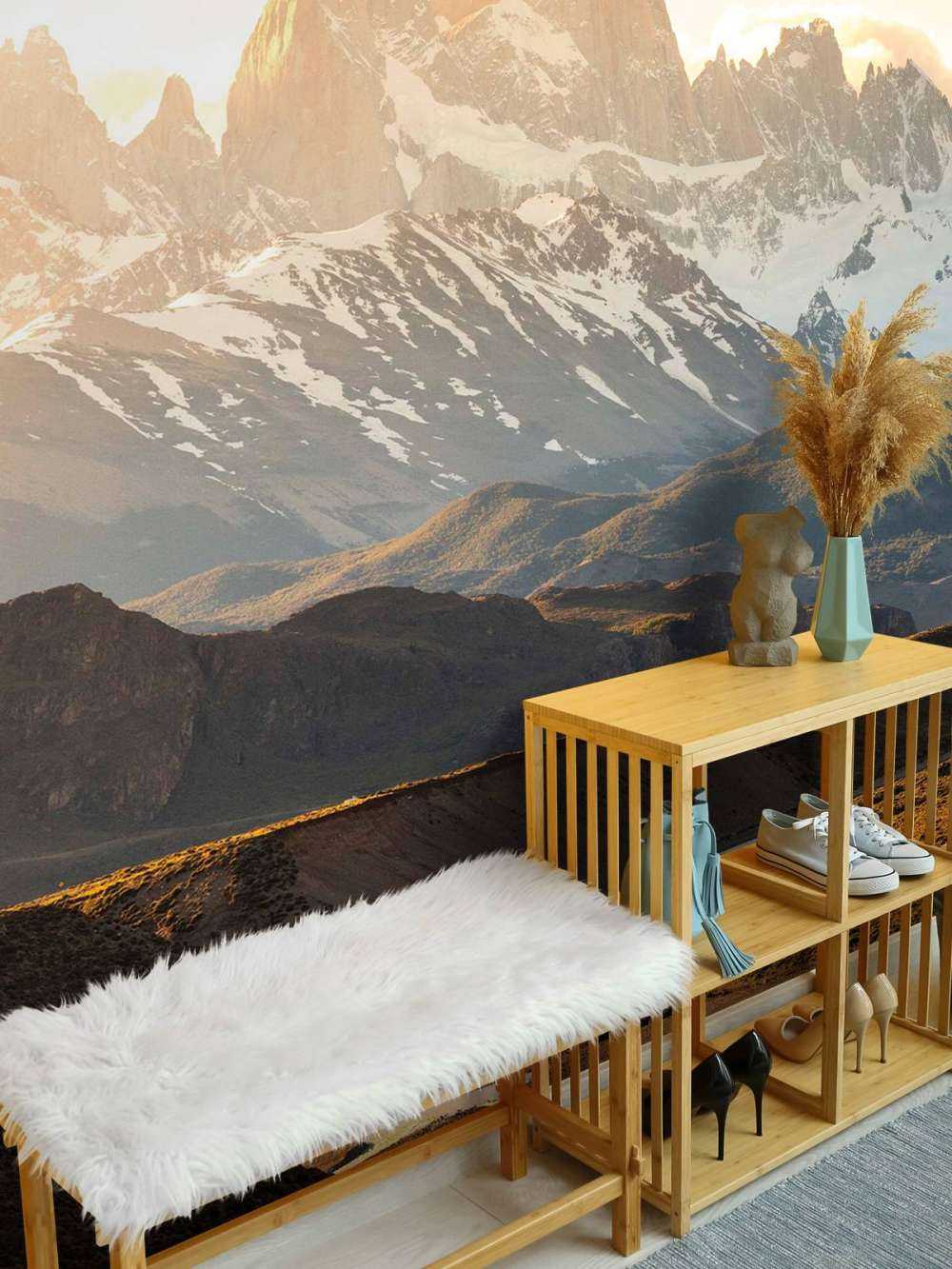 Gouden zonsopgang in bergvallei