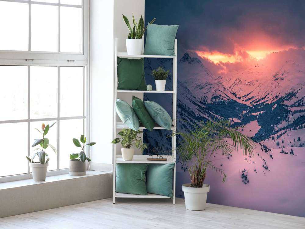 Avondgloed boven stil bergdal