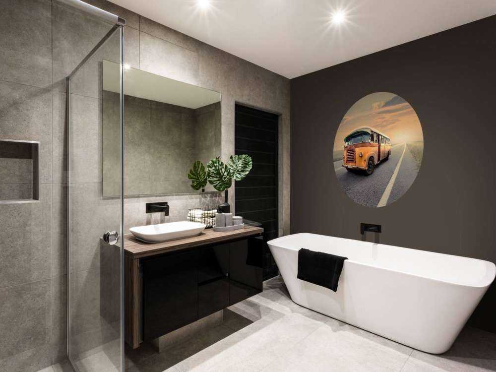 Bus op een verlaten weg