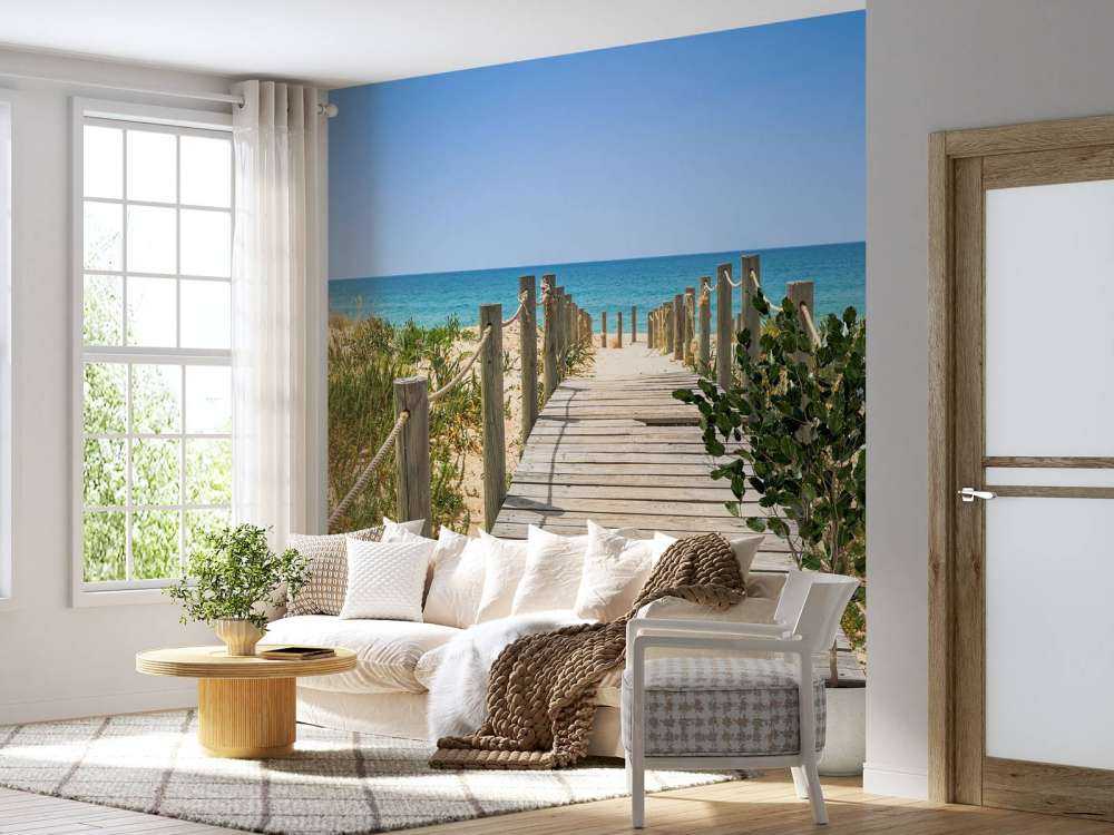 Houten brug naar het strand