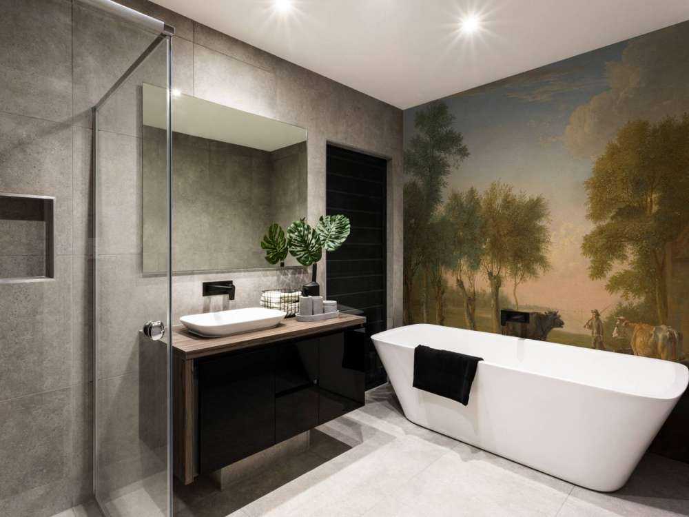 Koeien in de wei bij een boerderij