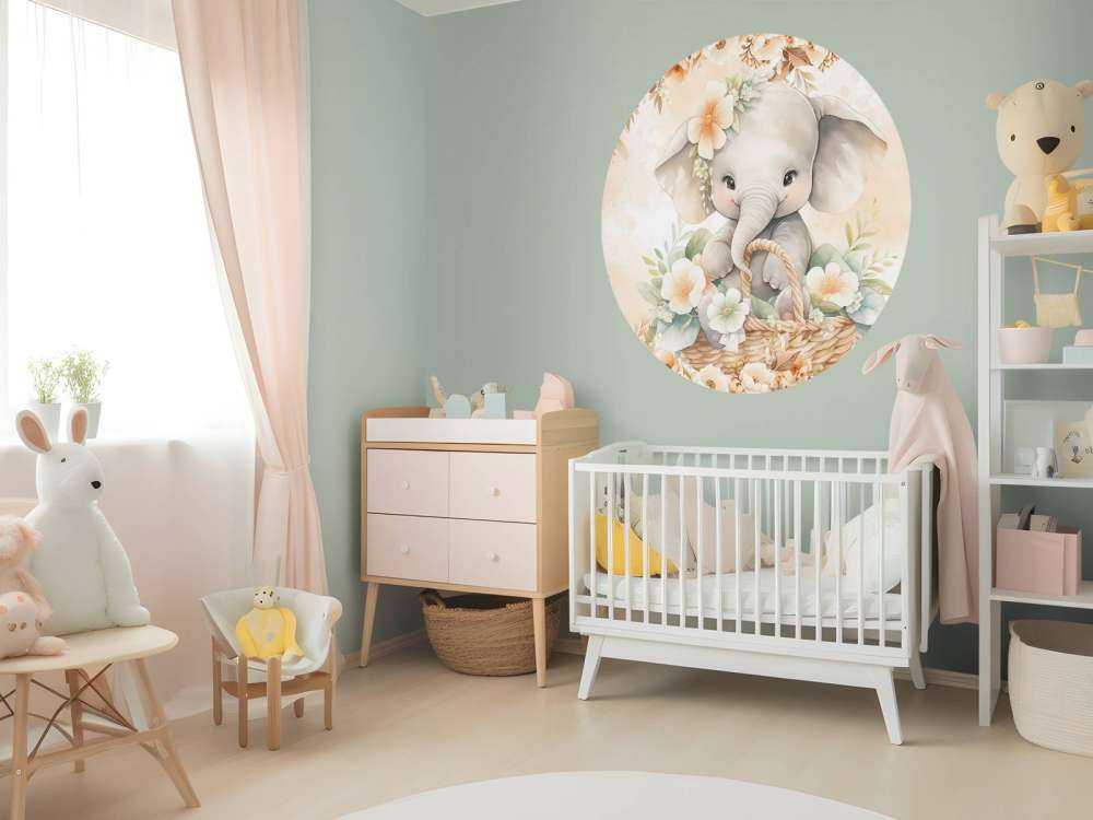 Schattige olifant in bloemenmand