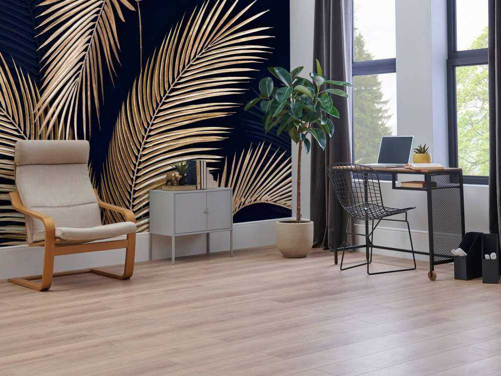 Gouden palmtakken op nachtblauw