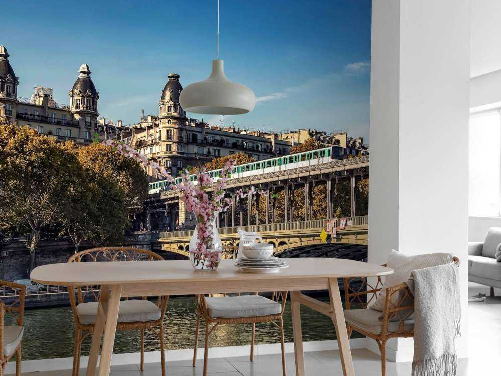 Klassieke stadspoort over de Seine