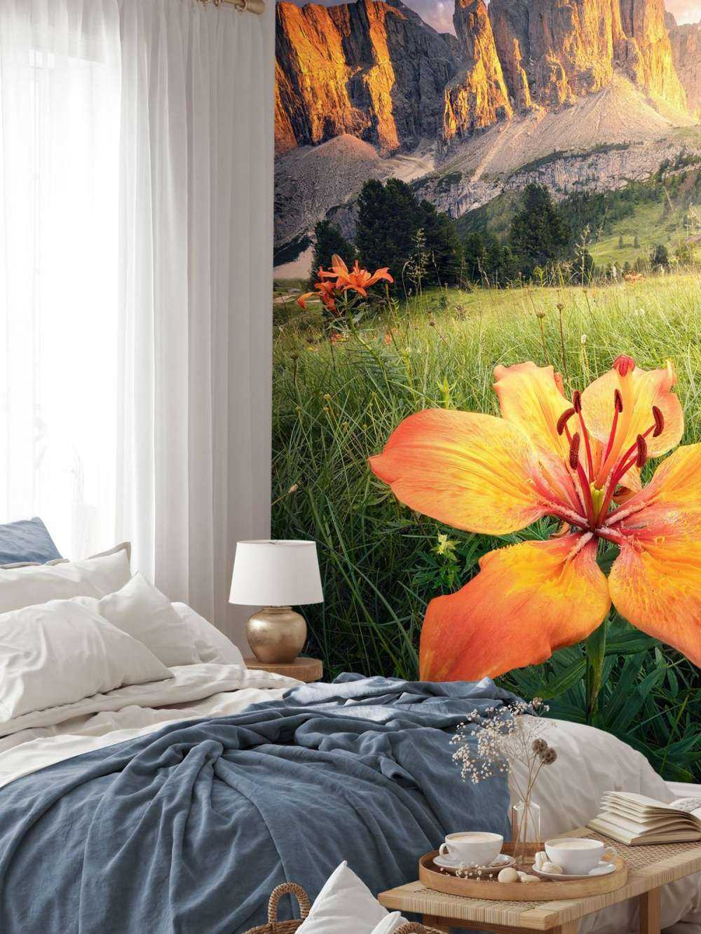 Vurig Alpenlandschap met Lelies