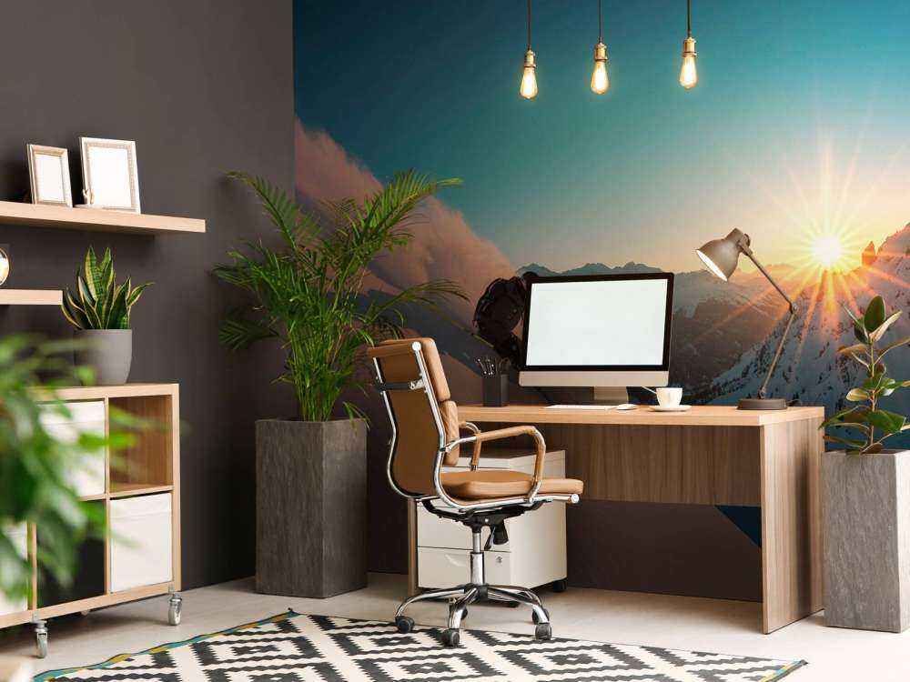 Sneeuwafdaling bij vurige zonsondergang