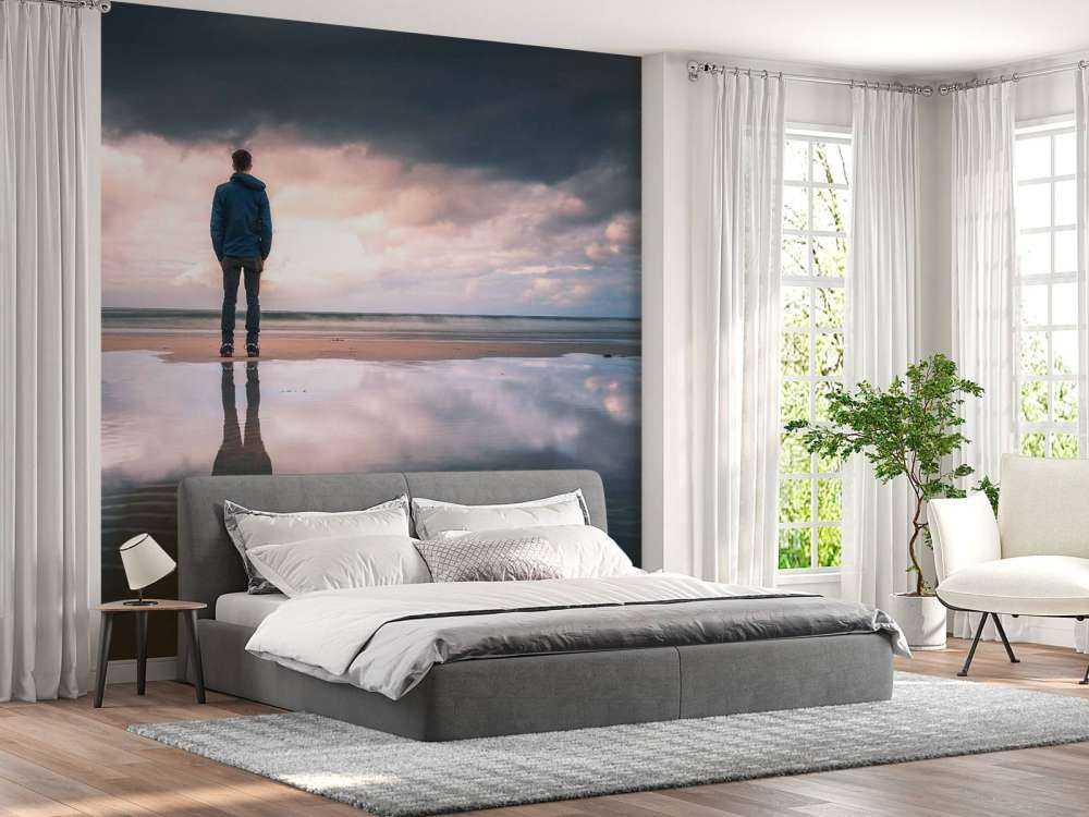 Stilte aan een spiegelstrand