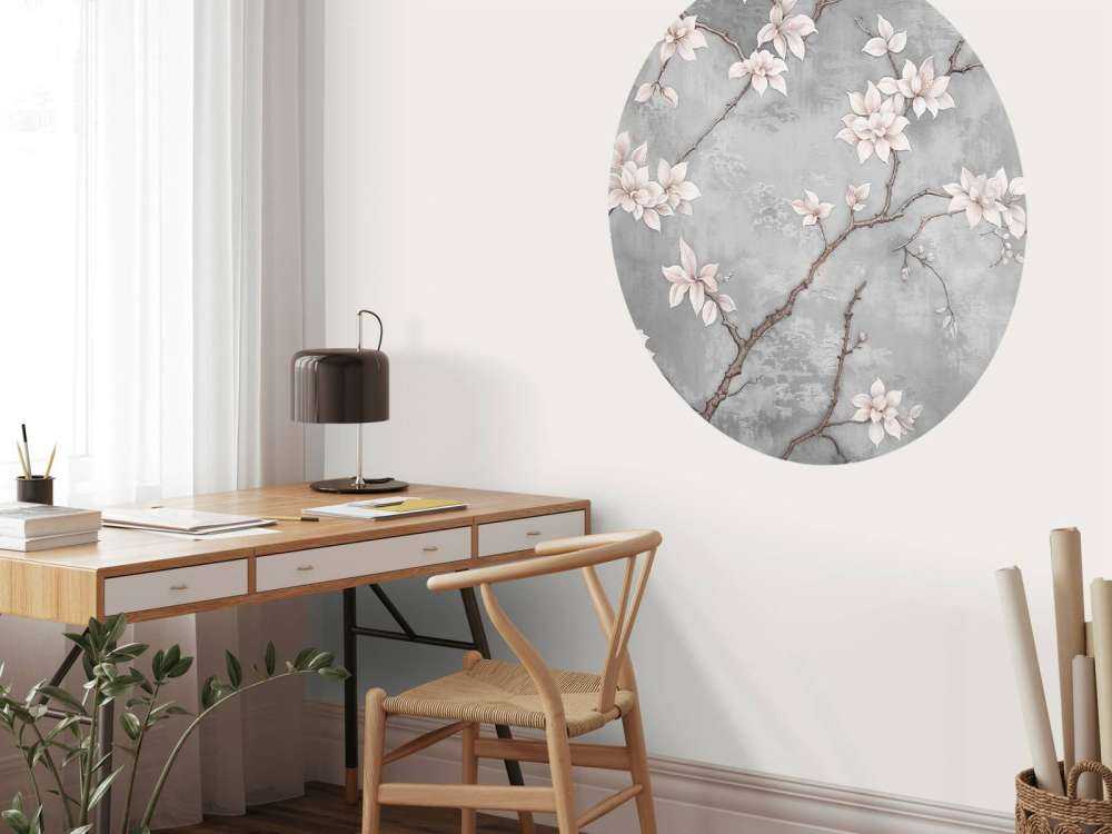 Witte magnoliatak op mistgrijs