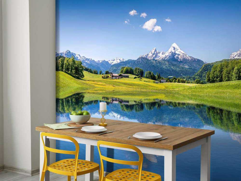 De alpen onder een helder blauwe lucht