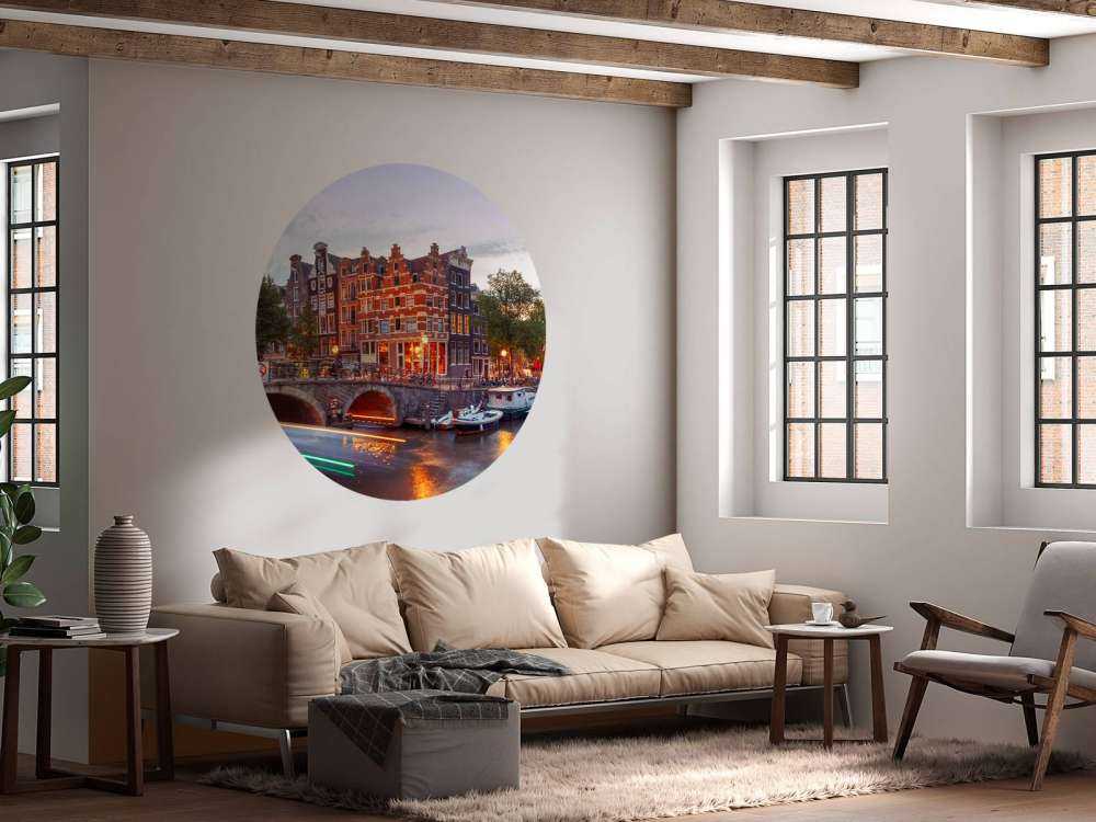 Amsterdamse grachtenpanden met boten op de voorgrond