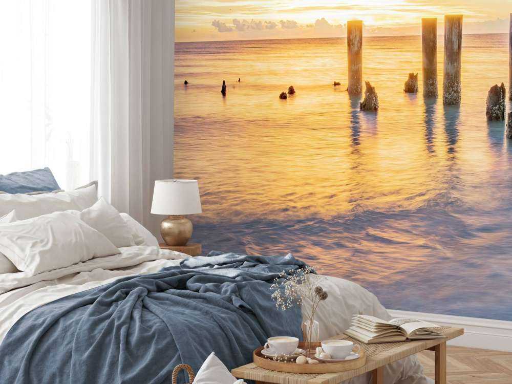 Rustige zee tijdens zonsopkomst