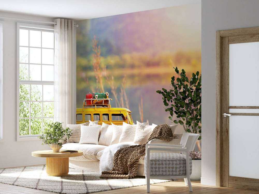 Miniatuur gele bus in de natuur