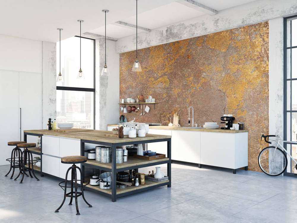 Oude muur met gele stuc