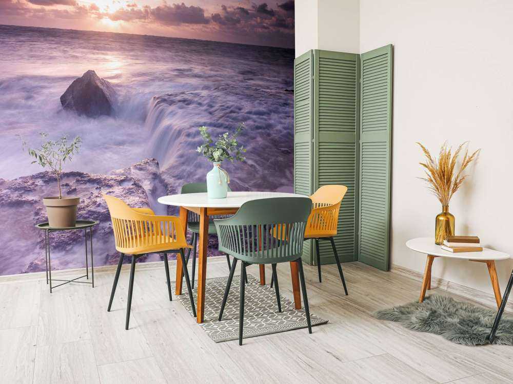 Wilde zee tijdens zonsondergang