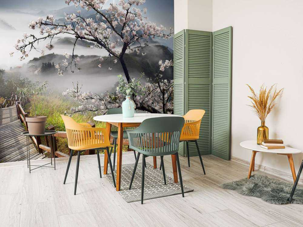 Berg met brug naar Bloesem