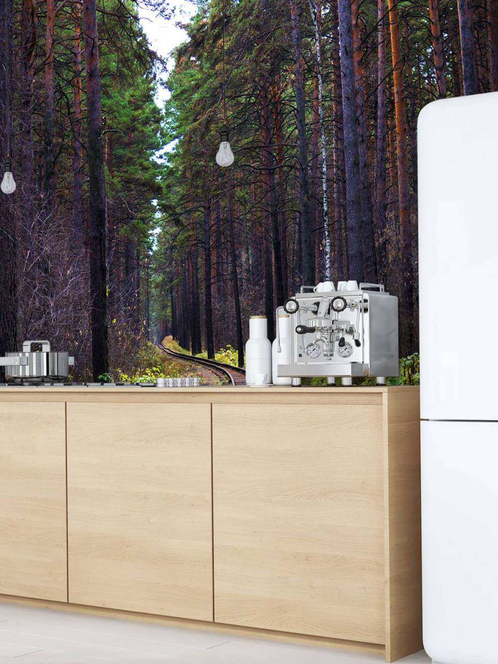 Spoorlijn door een bos