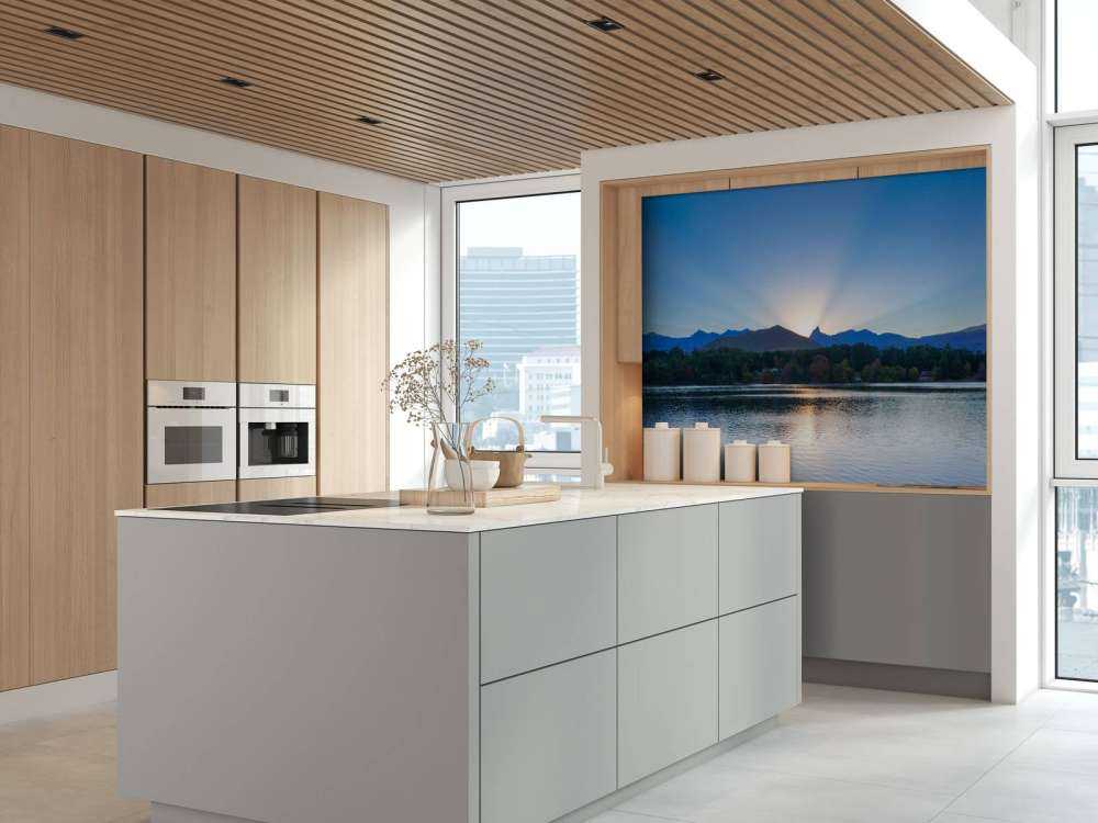 Groot meer bij zonsopkomst